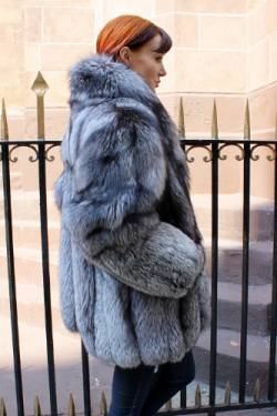 Marc Kaufman Furs Presents a preowned mint condition silver fox fur stroller from Marc Kaufman Furs New York,Argentina,United Kingdom,Austria,Denmark,Norway,Australia,Finland,Saudi Arabia,Oman,Kuwait,Jordan,Egypt