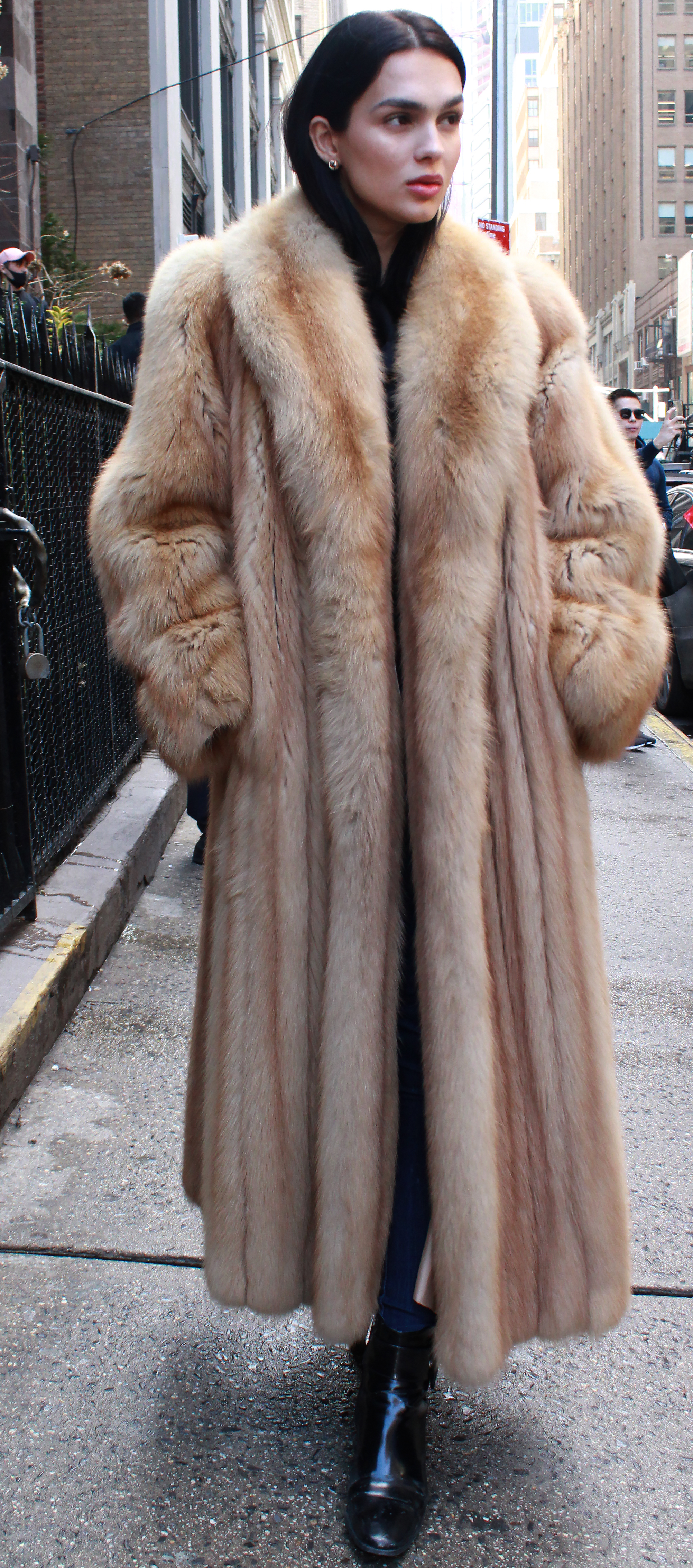 Womens Clothing Coats Long coats and winter coats Michelle Mason Synthetic Faux Fur Coat in Green 